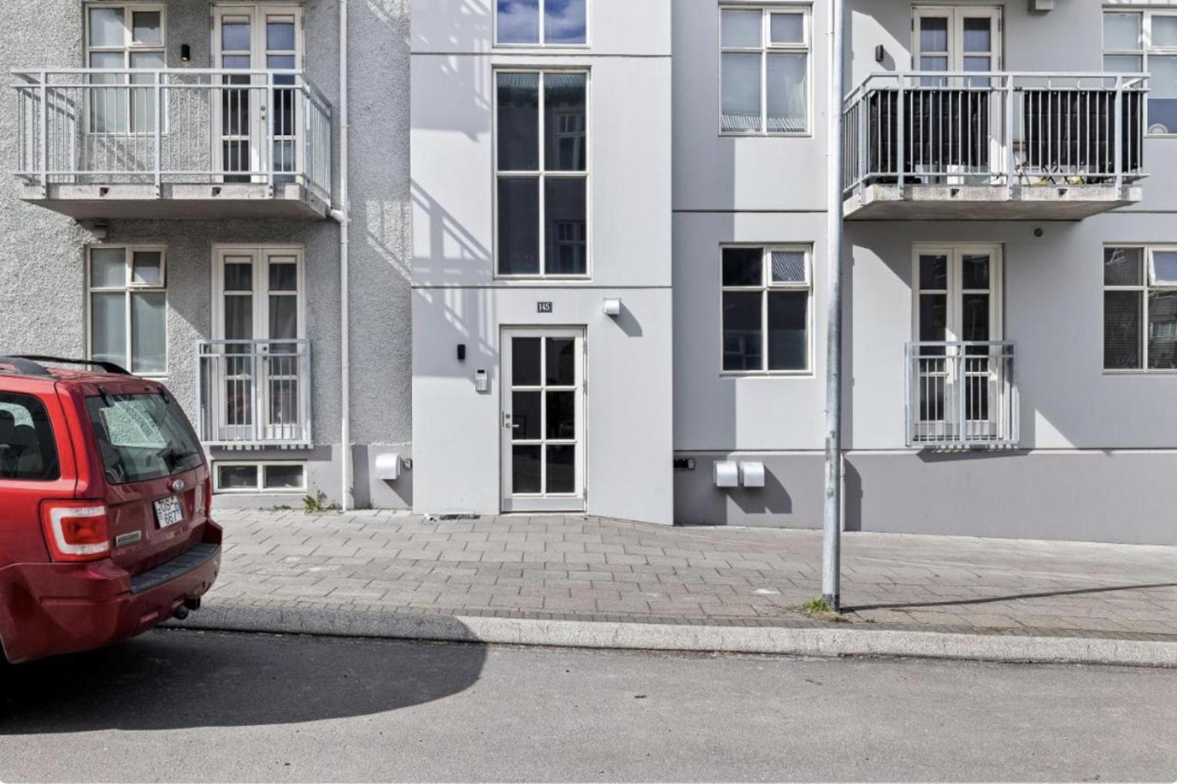Cheerful Down Town Apartment Reykjavik Exterior photo